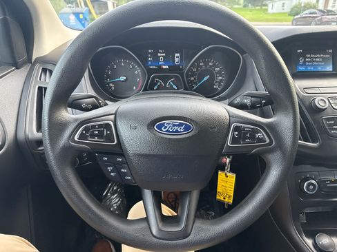 Used 2018 Ford Focus SE FWD image 19