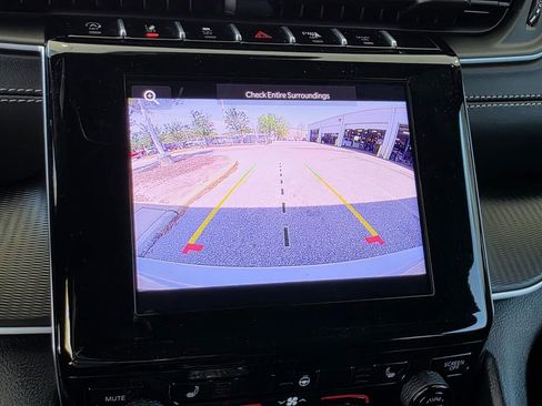 Used 2025 Jeep Grand Cherokee Altitude image 15