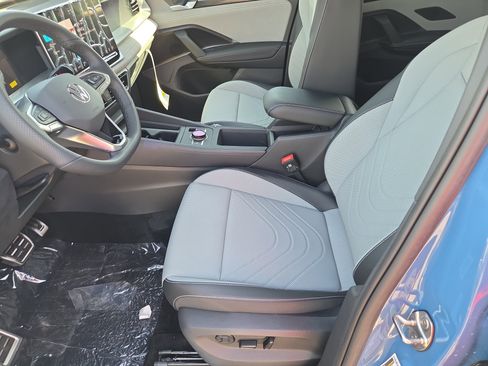 New 2026 Volkswagen Tiguan SE R-Line FWD image 4