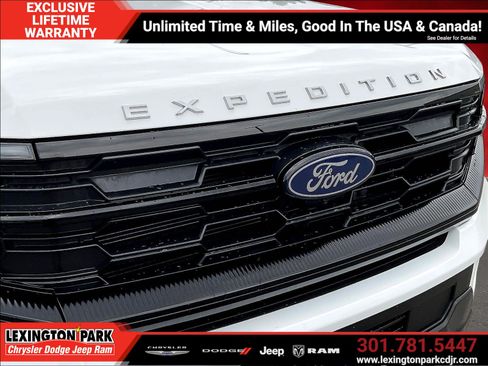 Used 2025 Ford Expedition Active AWD/4WD image 32