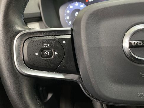 Used 2020 Volvo XC40 T5 Momentum w/ Protection Package Premier image 22