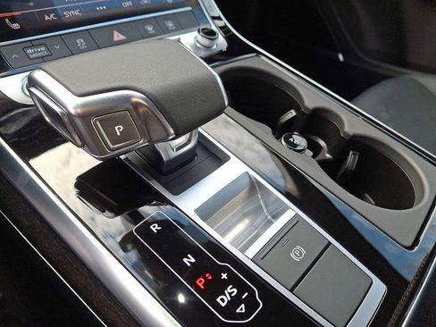 Certified 2025 Audi Q7 2.0T Premium w/ Convenience Plus Package image 12