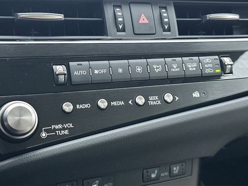 New 2025 Lexus ES 350 w/ Premium Package image 19