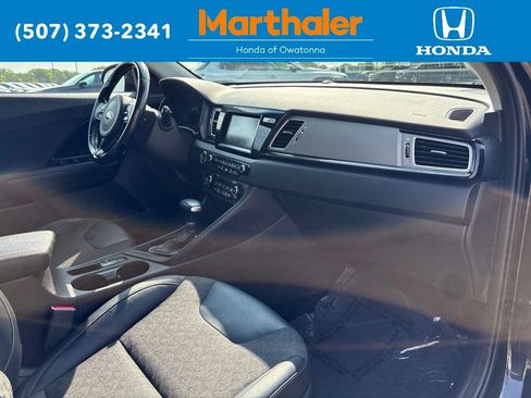 Used 2018 Kia Niro EX FWD image 21