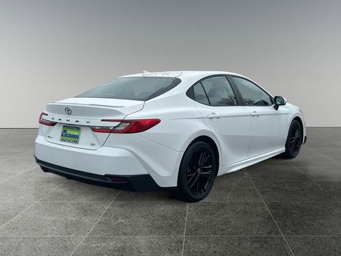 Used 2025 Toyota Camry SE image 7