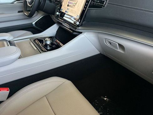 New 2026 Jeep Grand Wagoneer L 2WD image 16