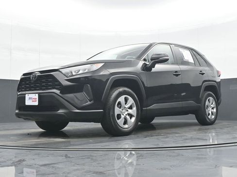 Used 2022 Toyota RAV4 LE image 26