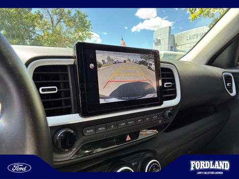 Used 2023 Hyundai Venue Limited FWD image 27