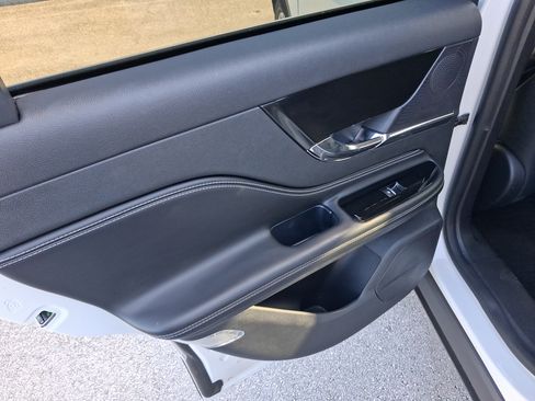 Used 2023 Lincoln Corsair FWD image 9
