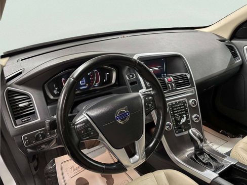 Used 2016 Volvo XC60 T5 Premier w/ Proximity Package FWD image 15