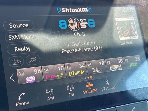 Used 2022 Nissan Titan SV image 53