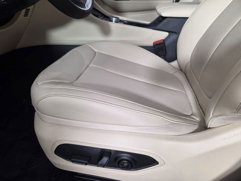 Certified 2025 Jeep Grand Cherokee L Limited w/ Luxury Tech Group II image 13