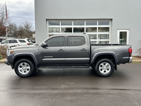 Used 2018 Toyota Tacoma SR5 image 2