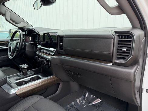 Used 2024 Chevrolet Silverado 1500 LT Trail Boss w/ Protection Package AWD/4WD image 17