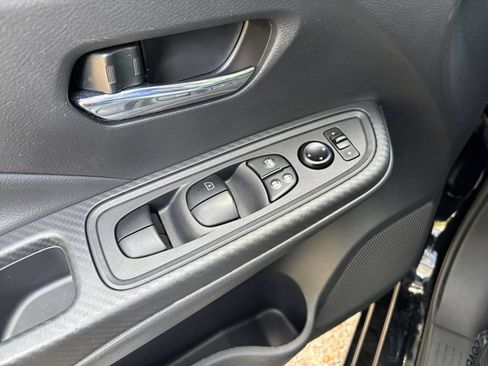 Used 2025 Nissan Versa SV FWD image 15