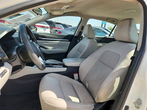 Used 2023 Nissan Altima 2.5 SV AWD/4WD image 13