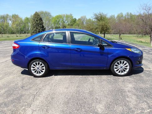 Used 2014 Ford Fiesta SE w/ Equipment Group 201A FWD image 2