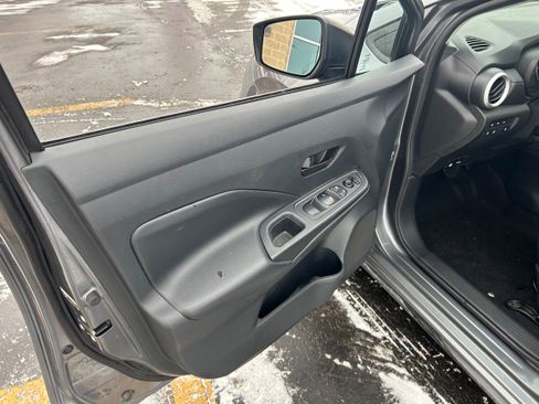 Used 2020 Nissan Versa S image 7