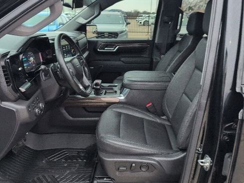 Used 2025 Chevrolet Silverado 1500 LT Trail Boss w/ Convenience Package II image 10