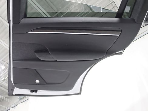 Used 2022 Tesla Model X image 37