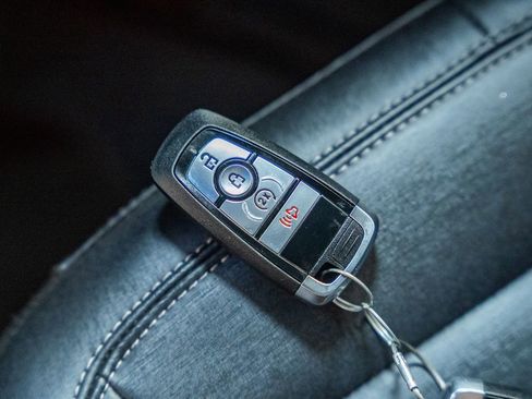 Used 2025 Ford Bronco Badlands image 46