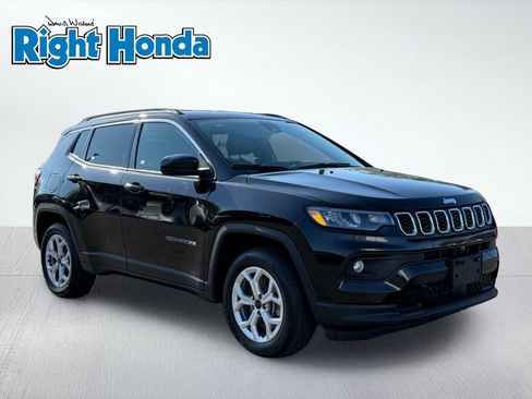 Used 2025 Jeep Compass Latitude AWD/4WD image 10