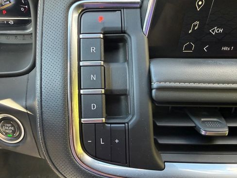 Used 2022 GMC Yukon SLT w/ SLT Premium Package image 32