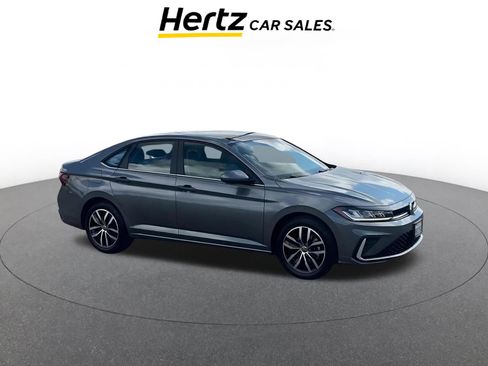 Used 2025 Volkswagen Jetta SE image 1