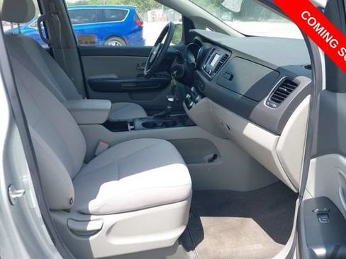 Used 2018 Kia Sedona L FWD image 5