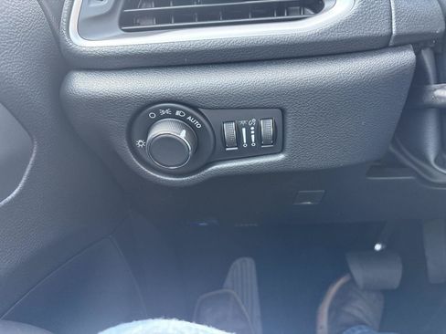 New 2027 Chrysler Pacifica Select AWD/4WD image 21