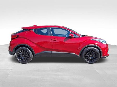 Used 2022 Toyota C-HR XLE FWD image 9