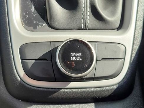 Certified 2025 Hyundai Venue SEL image 22