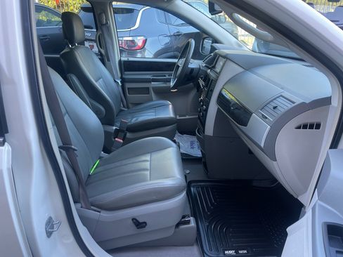 Used 2010 Dodge Grand Caravan SXT image 29