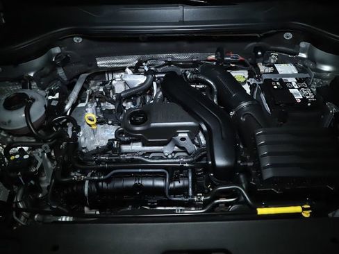 Used 2025 Volkswagen Taos SE image 35