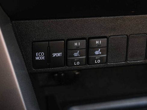 Used 2018 Toyota RAV4 Limited image 27