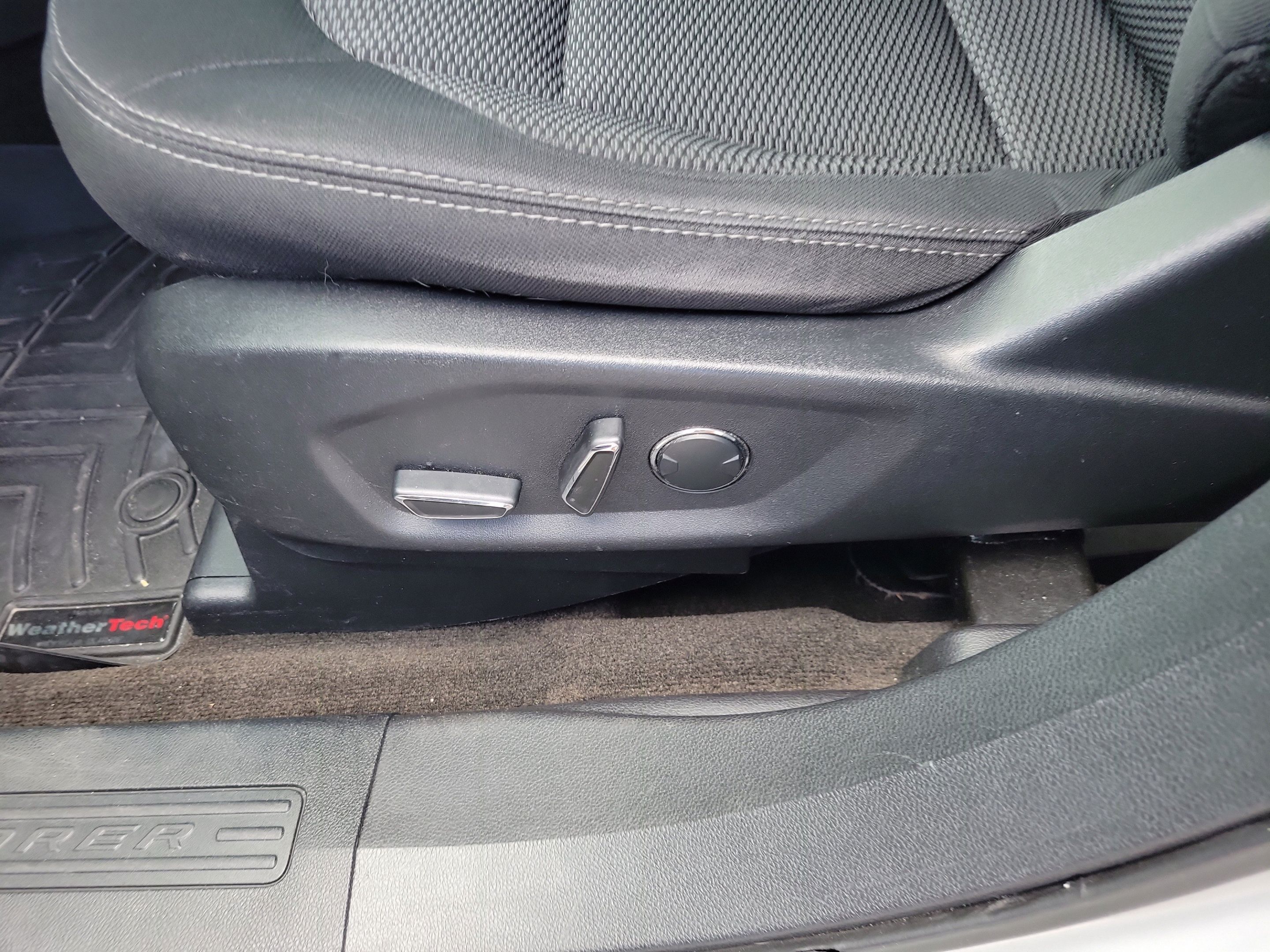 Used 2017 Ford Explorer XLT w/ Equipment Group 201A FWD image 18