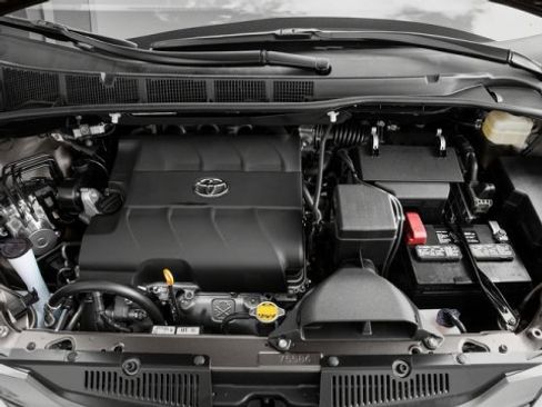 Used 2017 Toyota Sienna LE image 16