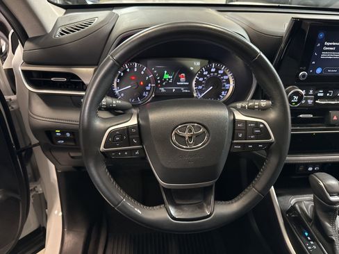 Used 2023 Toyota Highlander XLE FWD image 9