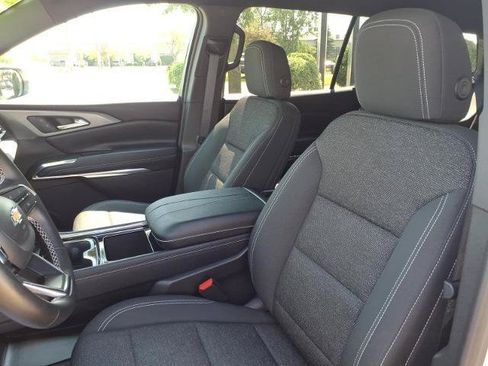 Used 2025 Chevrolet Traverse LT AWD/4WD image 14