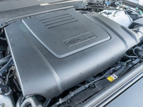 New 2025 Land Rover Discovery S image 24