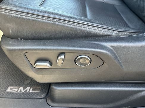 Used 2023 GMC Yukon Denali image 15