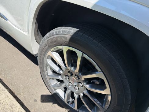 Used 2023 GMC Acadia Denali w/ Denali Ultimate Package AWD/4WD image 7