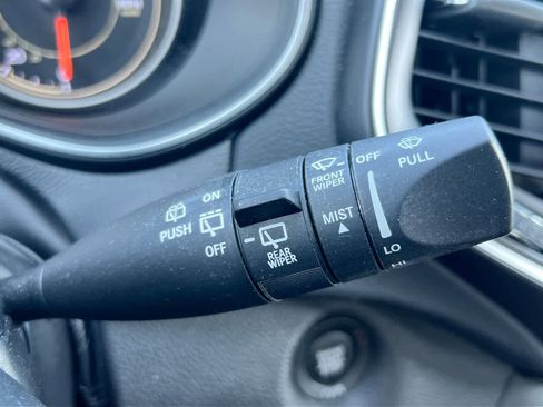 Used 2019 Jeep Cherokee Trailhawk AWD/4WD image 25