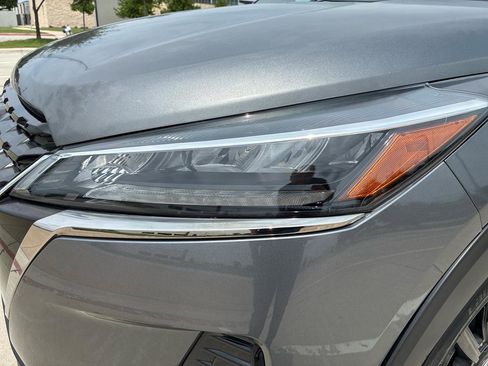 Used 2022 Nissan Kicks SR FWD image 19