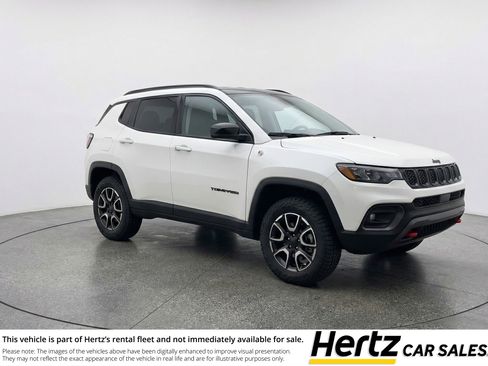 Used 2025 Jeep Compass Trailhawk image 1