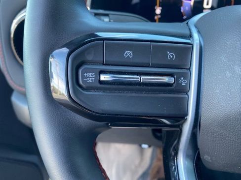 Used 2023 Chevrolet Colorado Z71 w/ Z71 Convenience Package 2 image 9