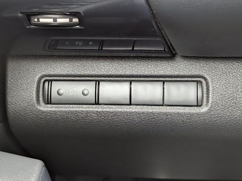Used 2024 Nissan Pathfinder S AWD/4WD image 28