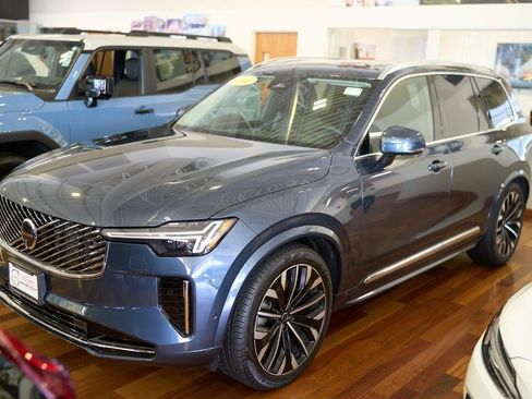 New 2025 Volvo XC90 B6 Ultra w/ Lounge Package image 1