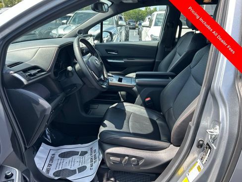 Used 2024 Toyota Sienna XSE w/ XSE Plus Package FWD image 2