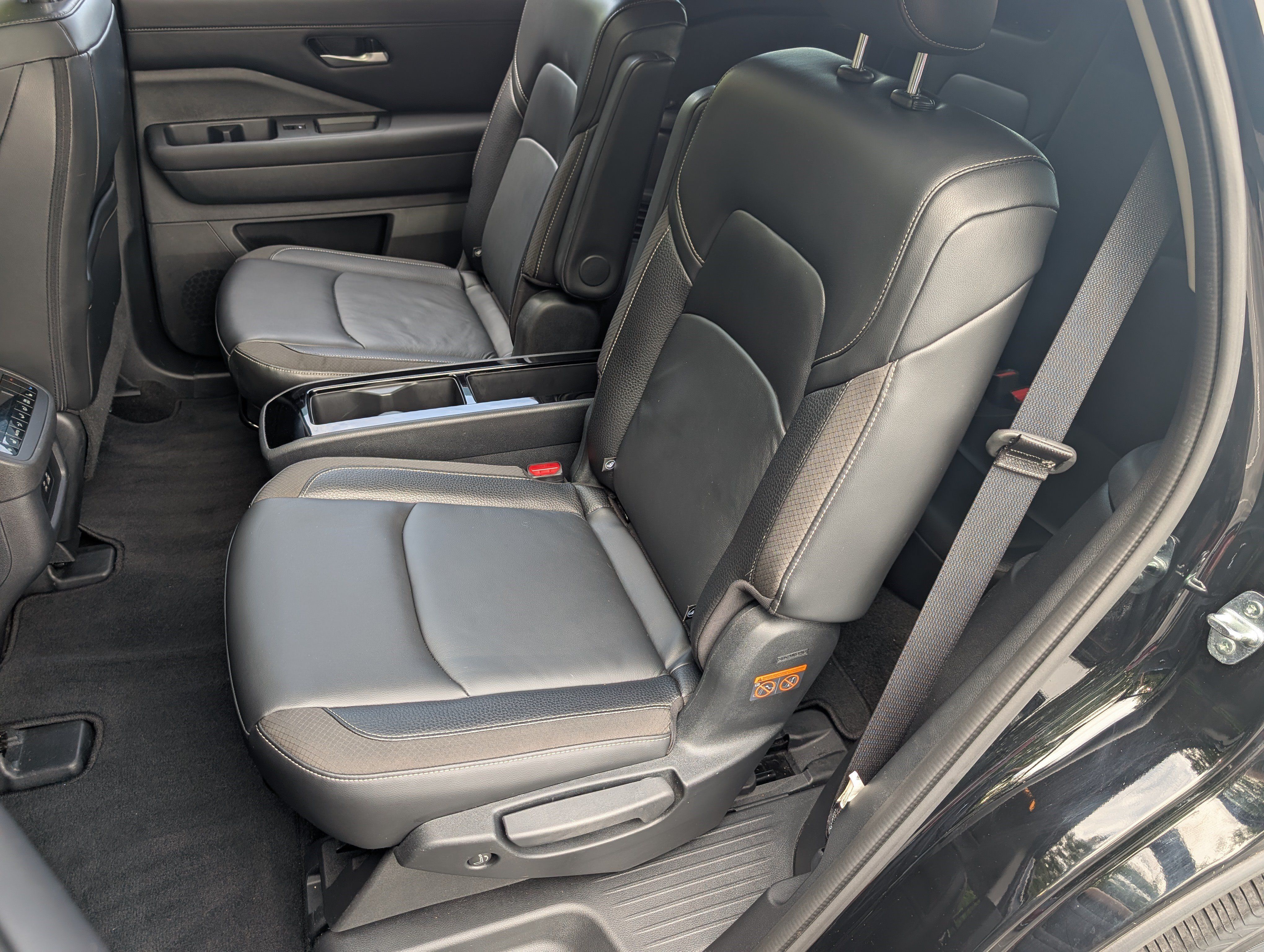 Used 2025 Nissan Pathfinder SL w/ SL Premium Package FWD image 18